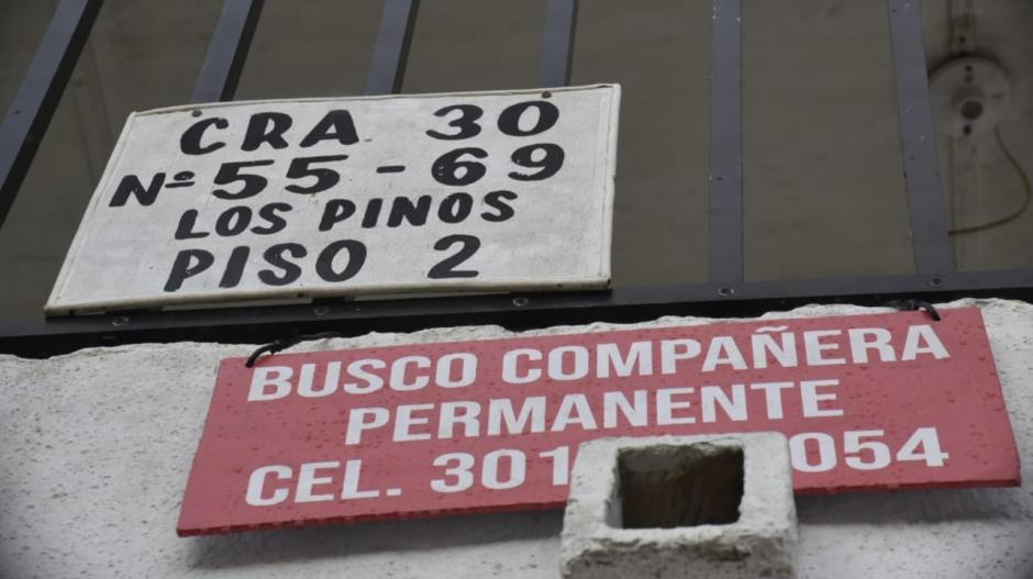 No es broma!! Pensionado busca «compañera permanente» con un cartel que tiene en su casa en Barranquilla