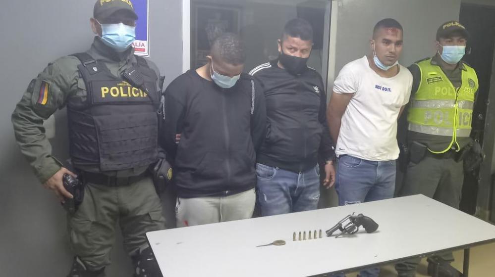 Tres detenidos dejó tiroteo tras hurto a una camioneta en Barranquilla
