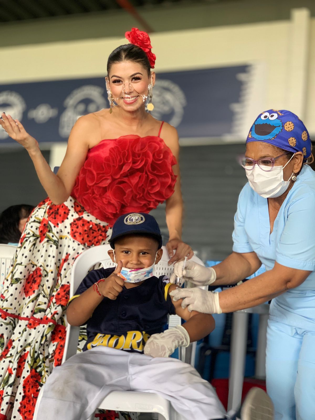 Reina del Carnaval acompañó jornada de vacunación de Niños en su primer día