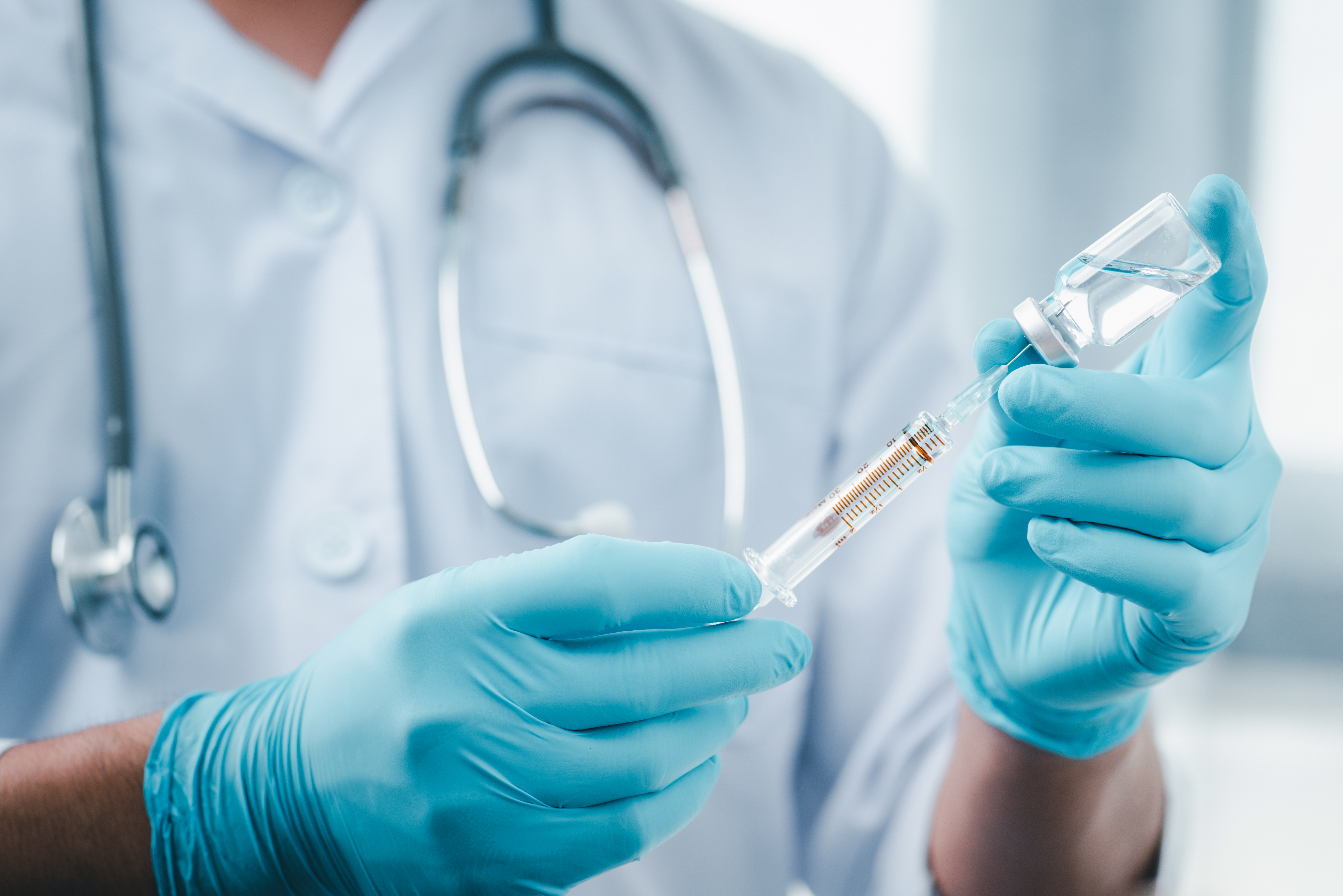 Informe revela que las vacunas anticovid ofrecen inmunidad de 6 meses