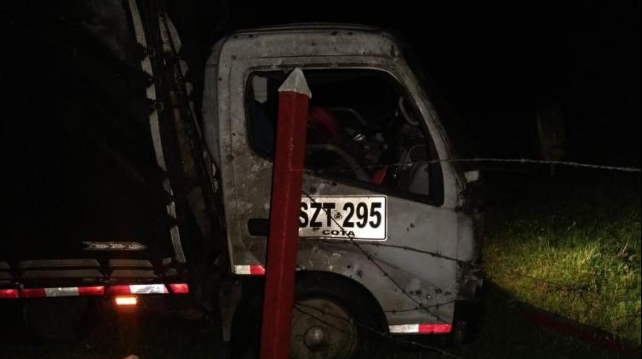 Conductor de camión en Antioquia murió tras activarse una carga explosiva