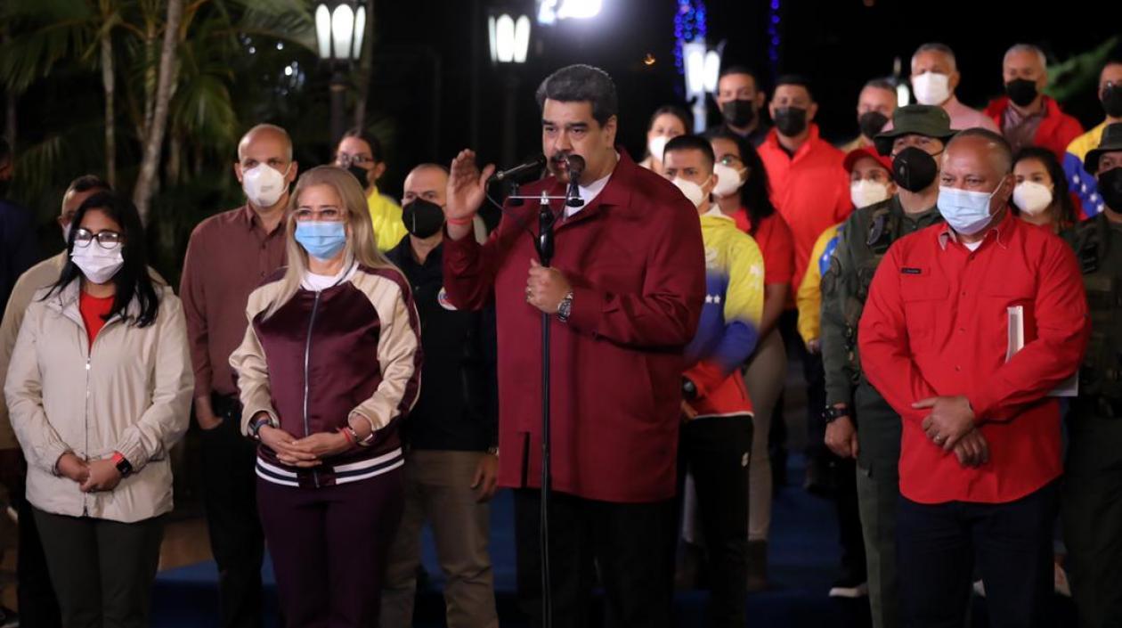 Maduro pide respeto a resultado de comicios regionales, tras triunfo chavista