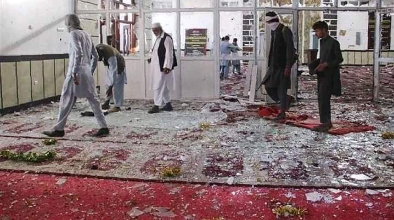 Atentado con bomba en una mezquita en Afganistán dejó al menos 15 heridos