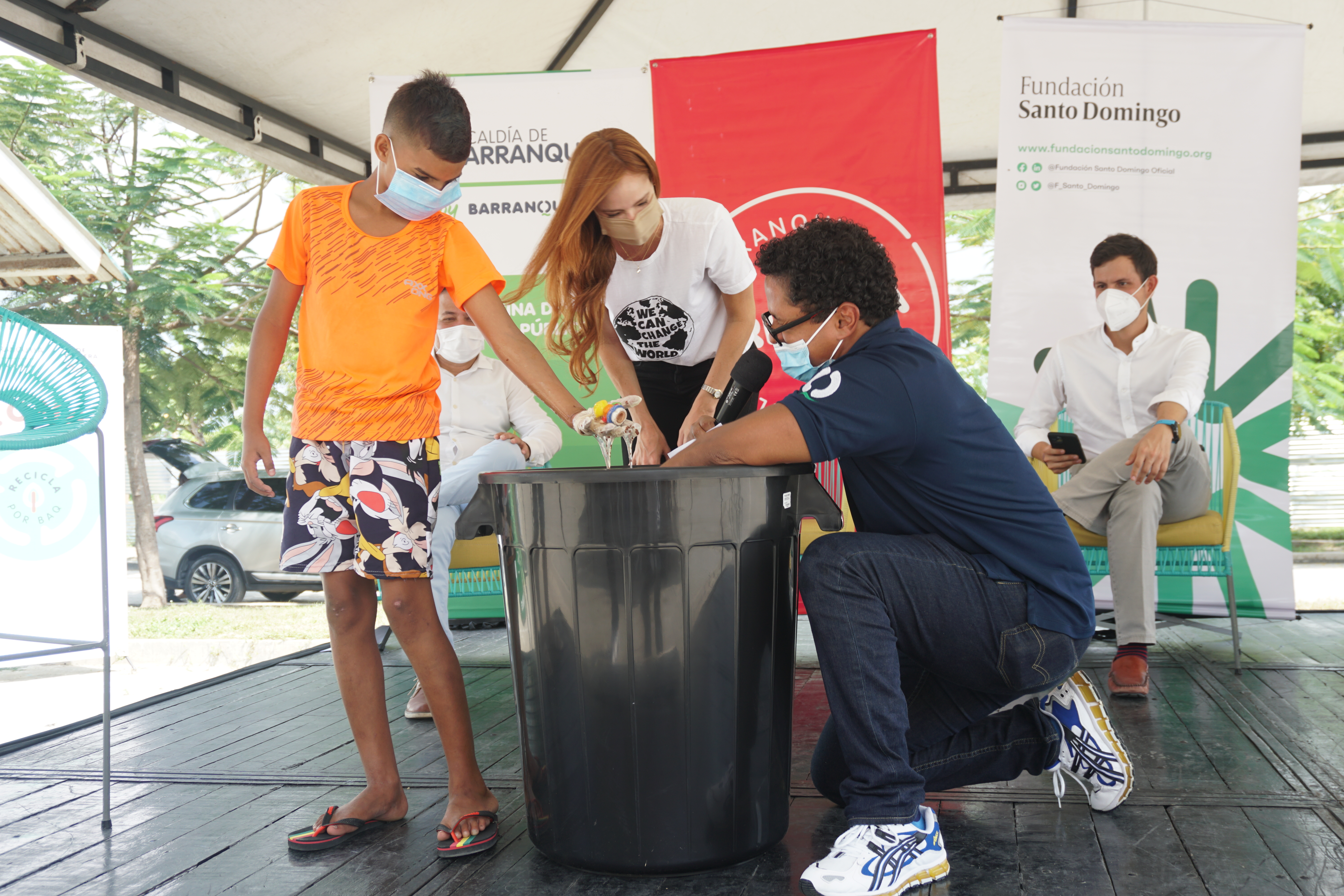 ‘Recicla por BAQ’ llegó a Villas de San Pablo para generar conciencia sobre manejo de residuos – @alcaldiabquilla