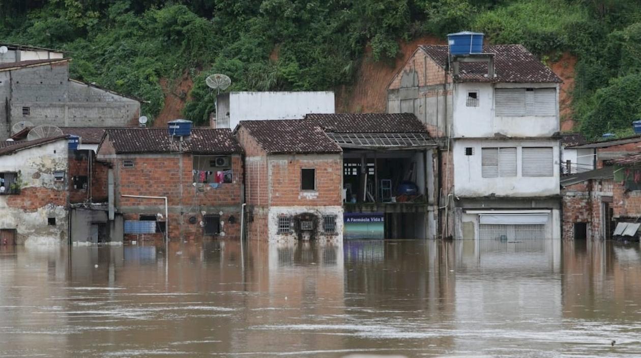 Al menos 18 muertos y 16.000 damnificados por las lluvias en Brasil