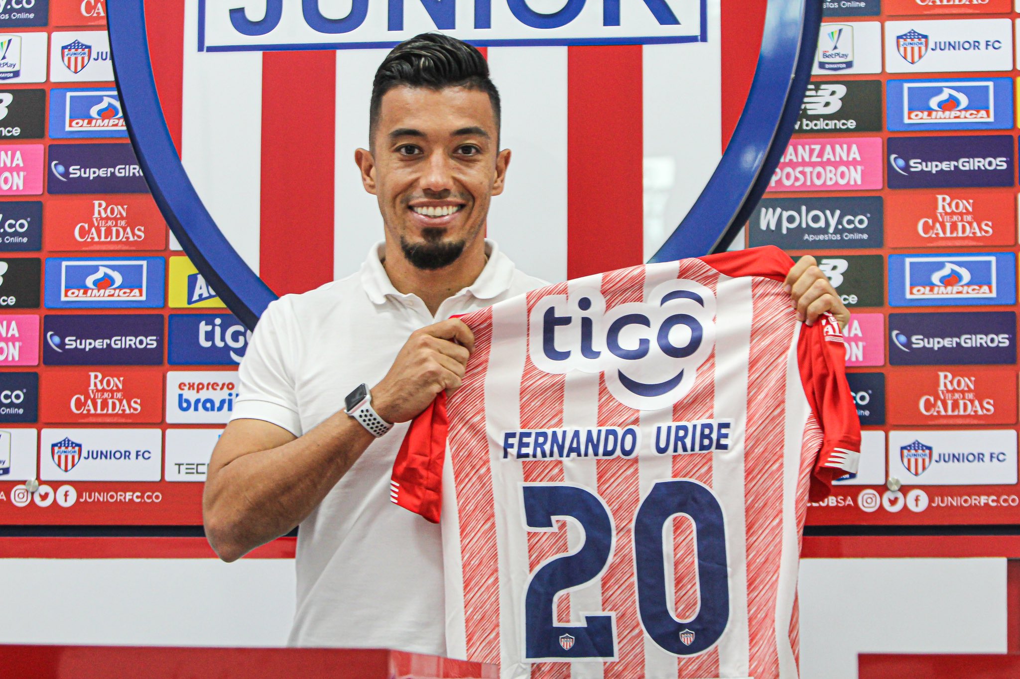 Fernando Uribe firmó con Junior y lucirá la camiseta con el número 20