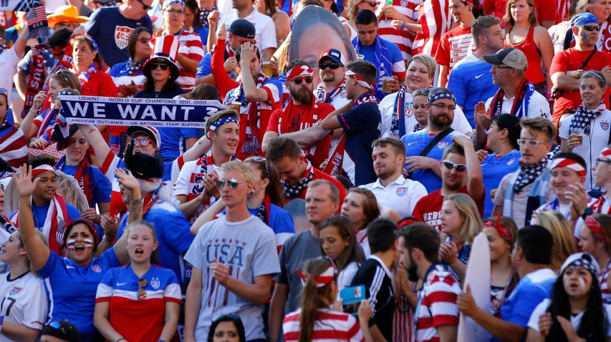 Hinchas de Estados Unidos apoyan realizar el Mundial de fútbol cada dos años