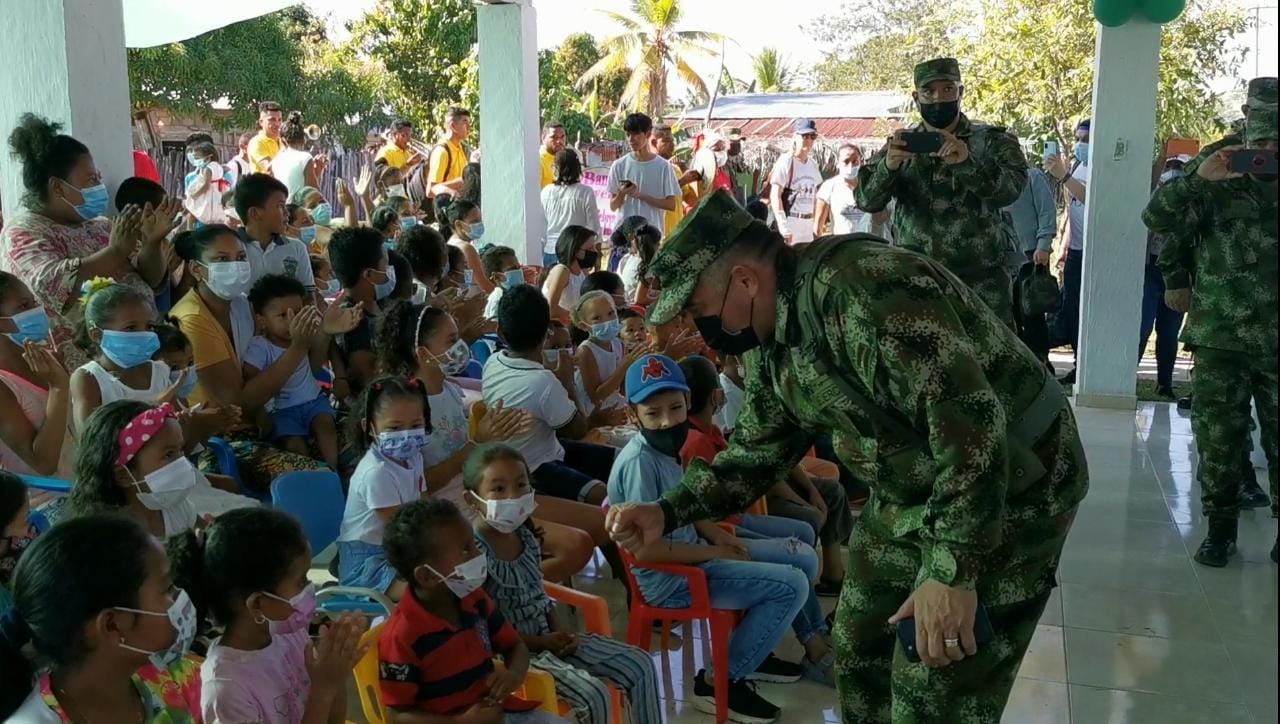 Ejército Nacional y Fundación Colombianitos entregan obras de desarrollo comunitario en el departamento de Bolívar