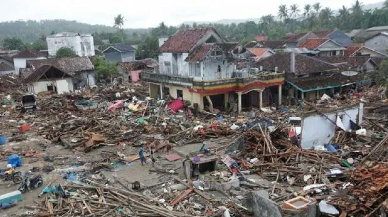 Terremoto de magnitud 7,3 sacudió las costas del centro de Indonesia