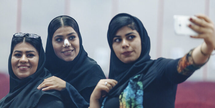 El boom de cirugías estéticas de nariz en Irán durante la pandemia