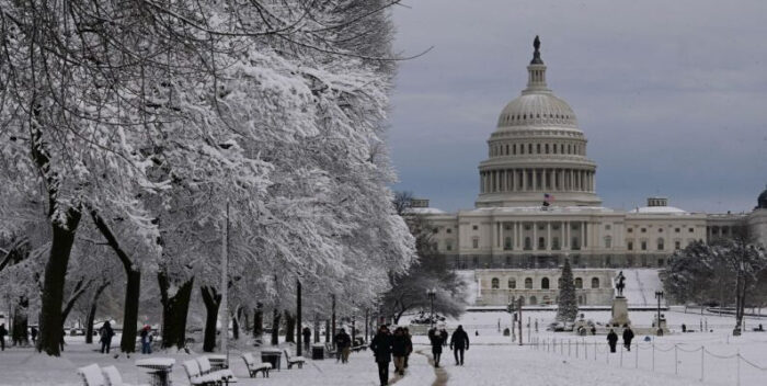 En Washington una fuerte tormenta de nieve paraliza la ciudad durante horas
