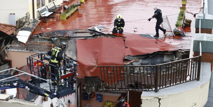 Dos obreros muertos tras derrumbe en un colegio de un colegio de Gijón en España