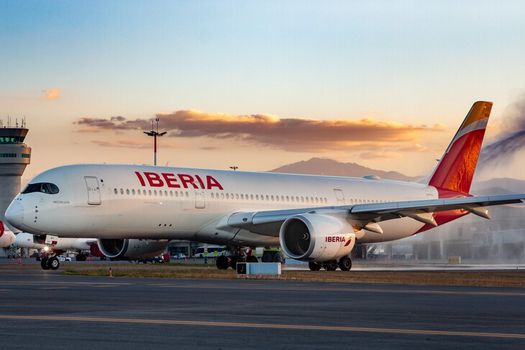 Iberia ya opera 17 vuelos semanales entre Colombia y España