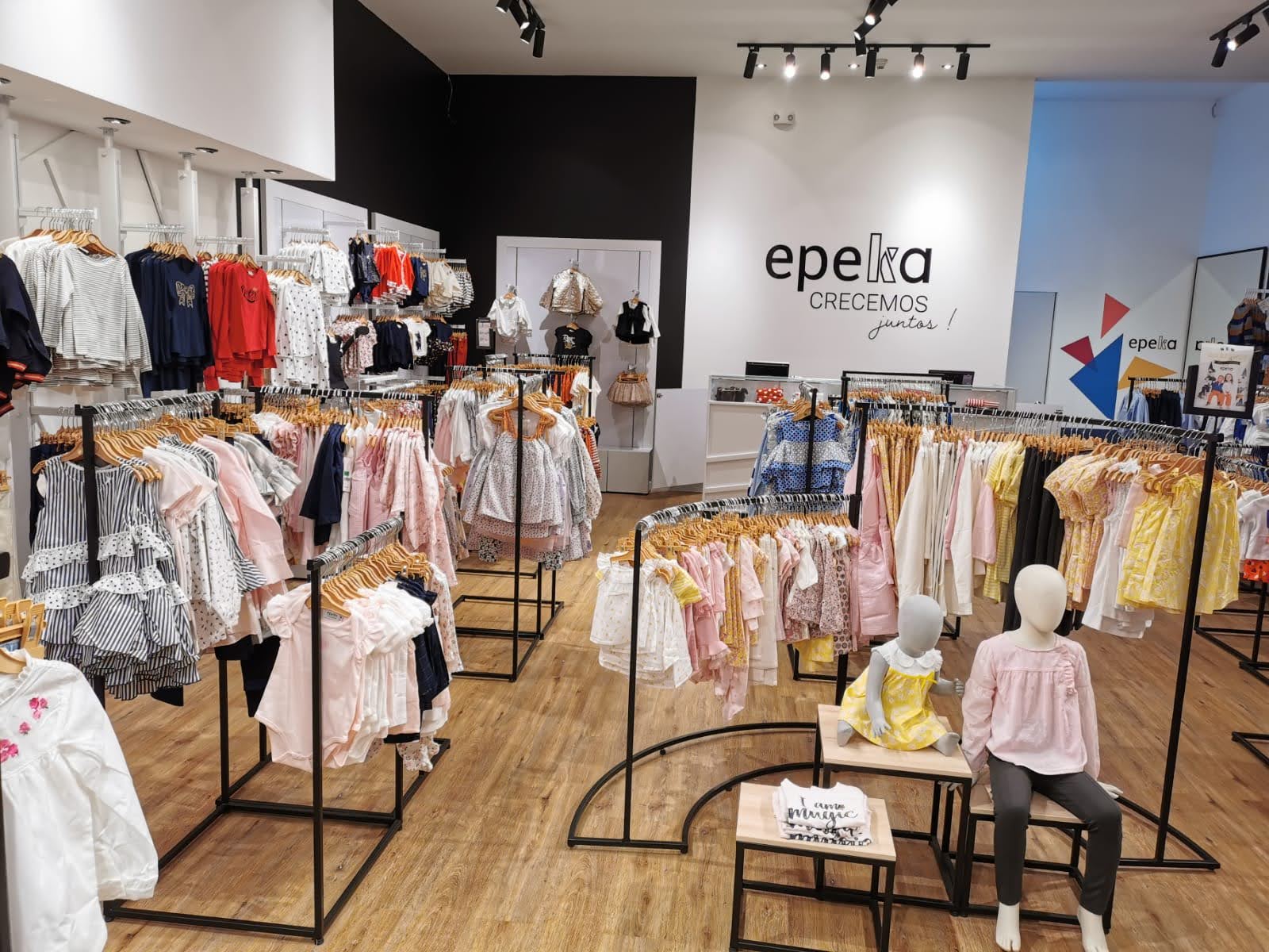 La marca EPEKA lanza campaña para recolectar 100.000 prendas de ropa en donación