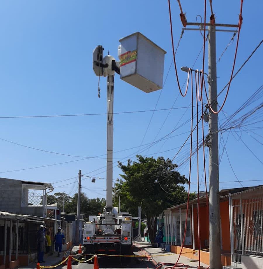 Cortes de luz en el barrio La Pradera por instalación de nuevos postes este Jueves 28 de abril – @Aire_Energia