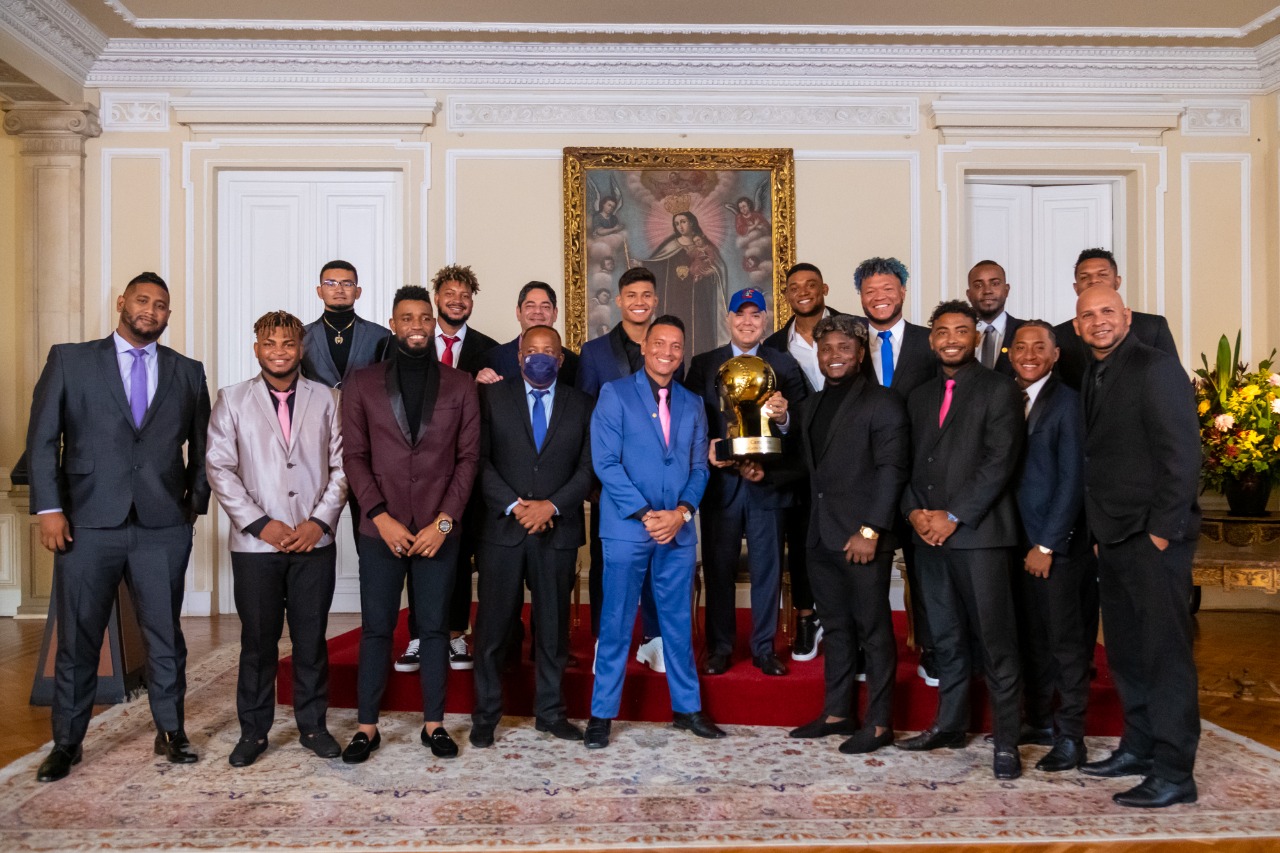 Presidente Duque recibe al equipo de béisbol ‘Los Caimanes’ tras su histórica victoria en República Dominicana