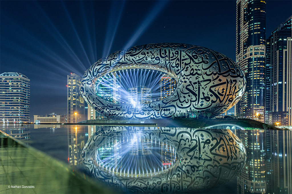 Dubái inaugura el Museo del Futuro en su edificio de diseño más vanguardista