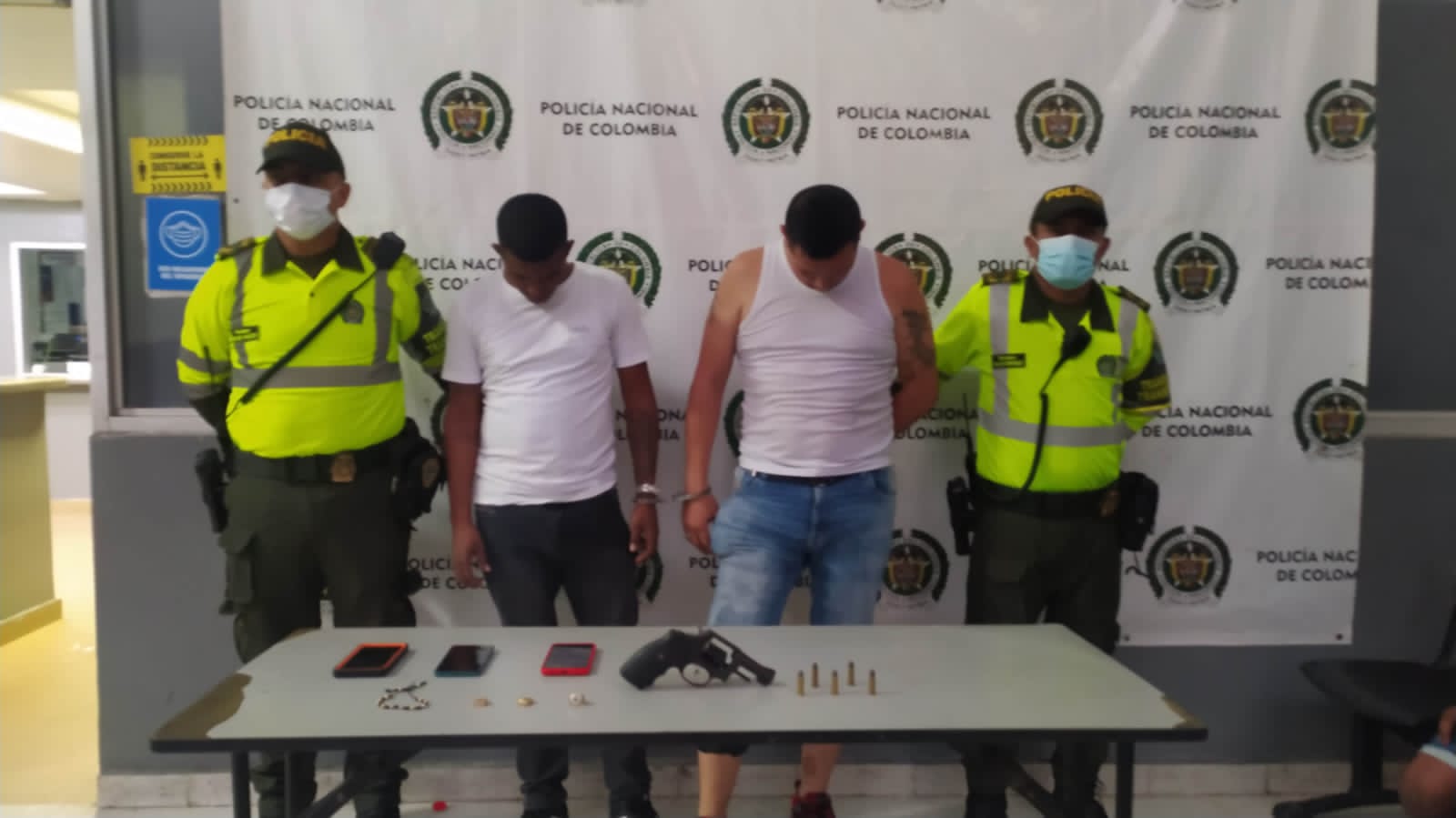La policía capturó dos presuntos delincuentes en el barrio La Victoria