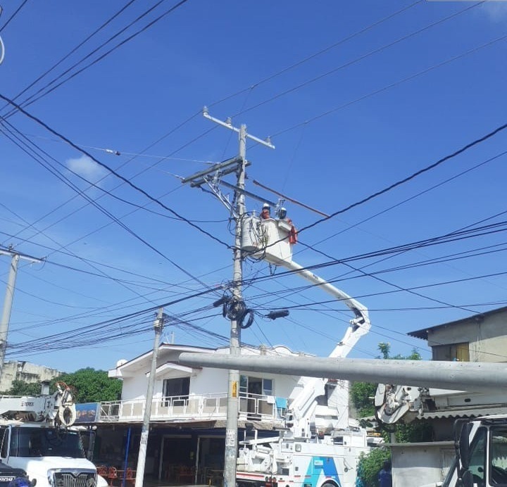 Instalan redes eléctricas en sectores del barrio El Tabor