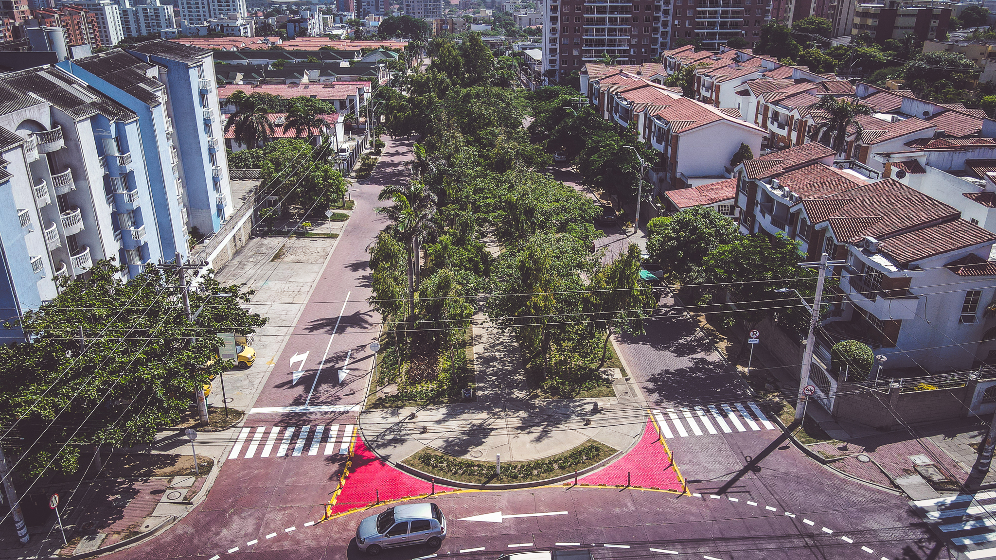 Con riego y mantenimiento diario crecen las zonas verdes en Barranquilla
