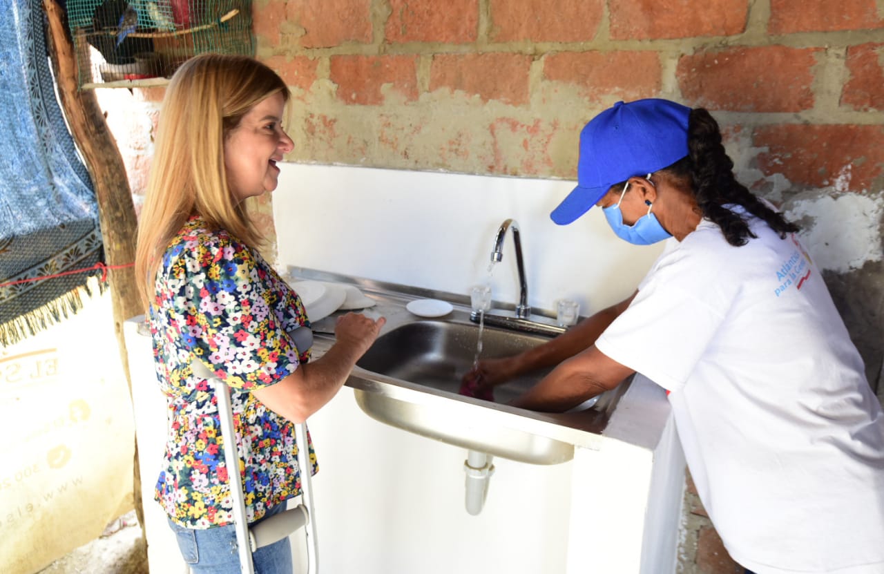 “En Manatí y Campo de la Cruz, transformamos la vida de 1.229 familias con obras de mejoramiento de vivienda”: Elsa Noguera