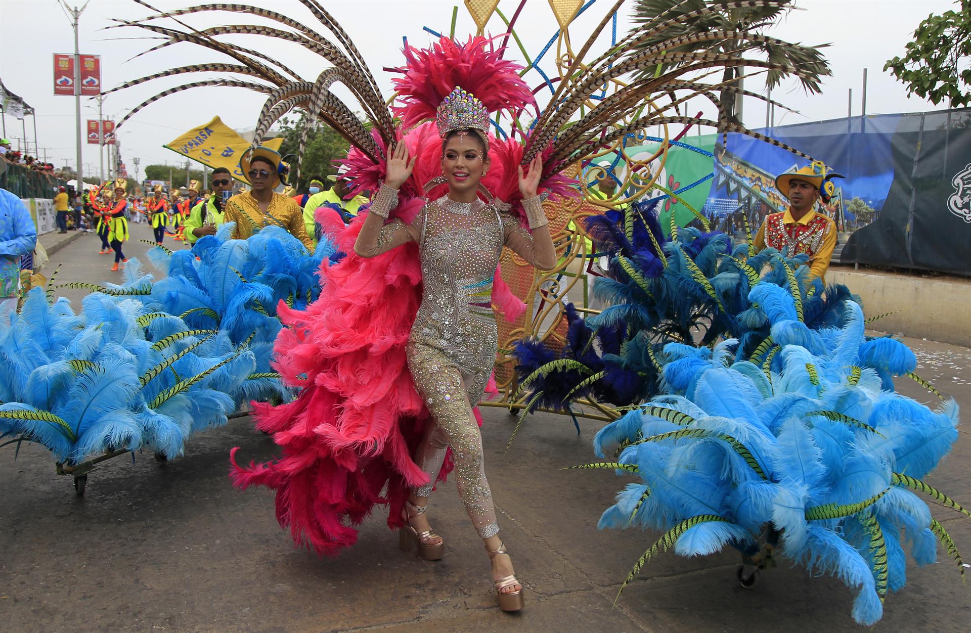 El Cumbiódromo del Carnaval de Barranquilla cierra con un colorido desfile – @Carnaval_SA