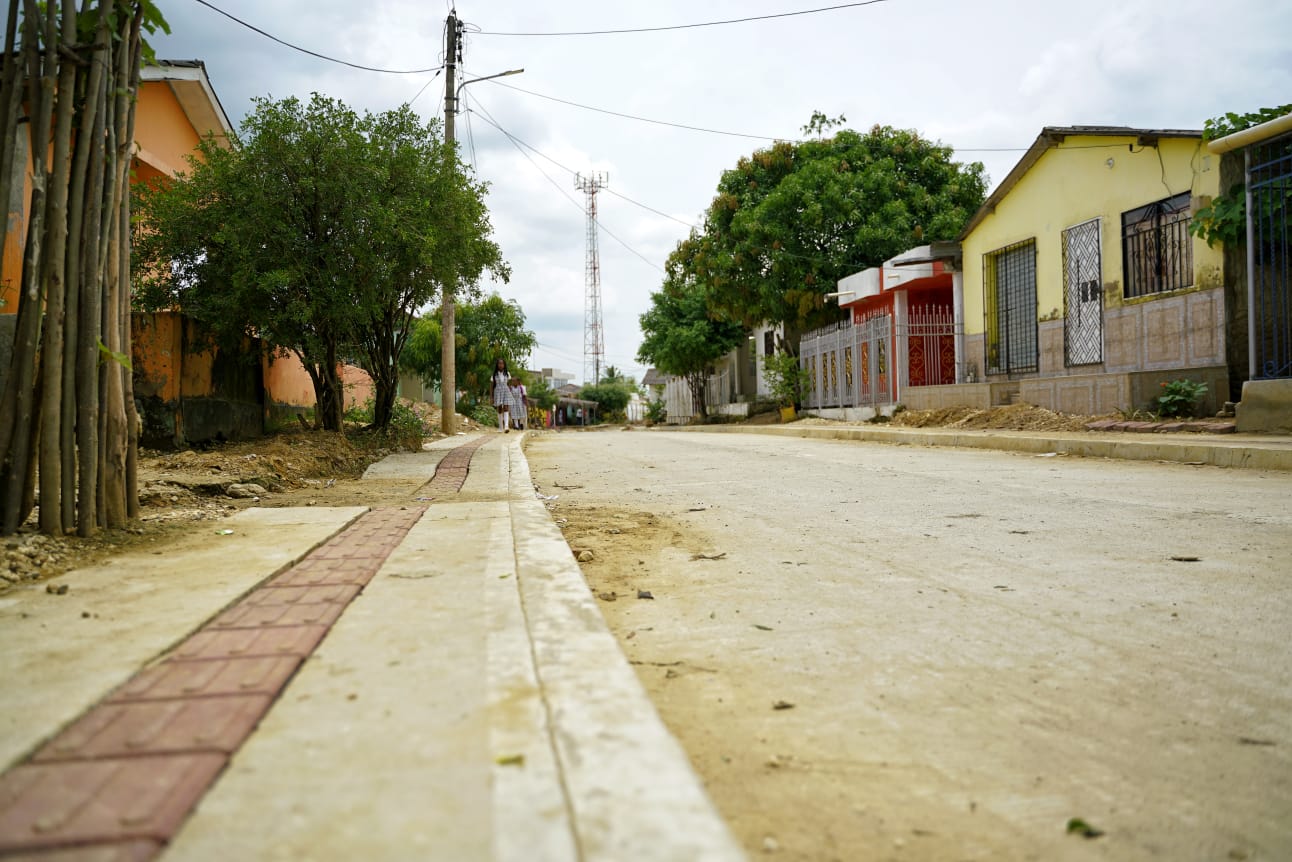 Alcaldía de Mahates y Gobernación de Bolívar avanzan en un 98% en la pavimentación de calles en el corregimiento de Palenque