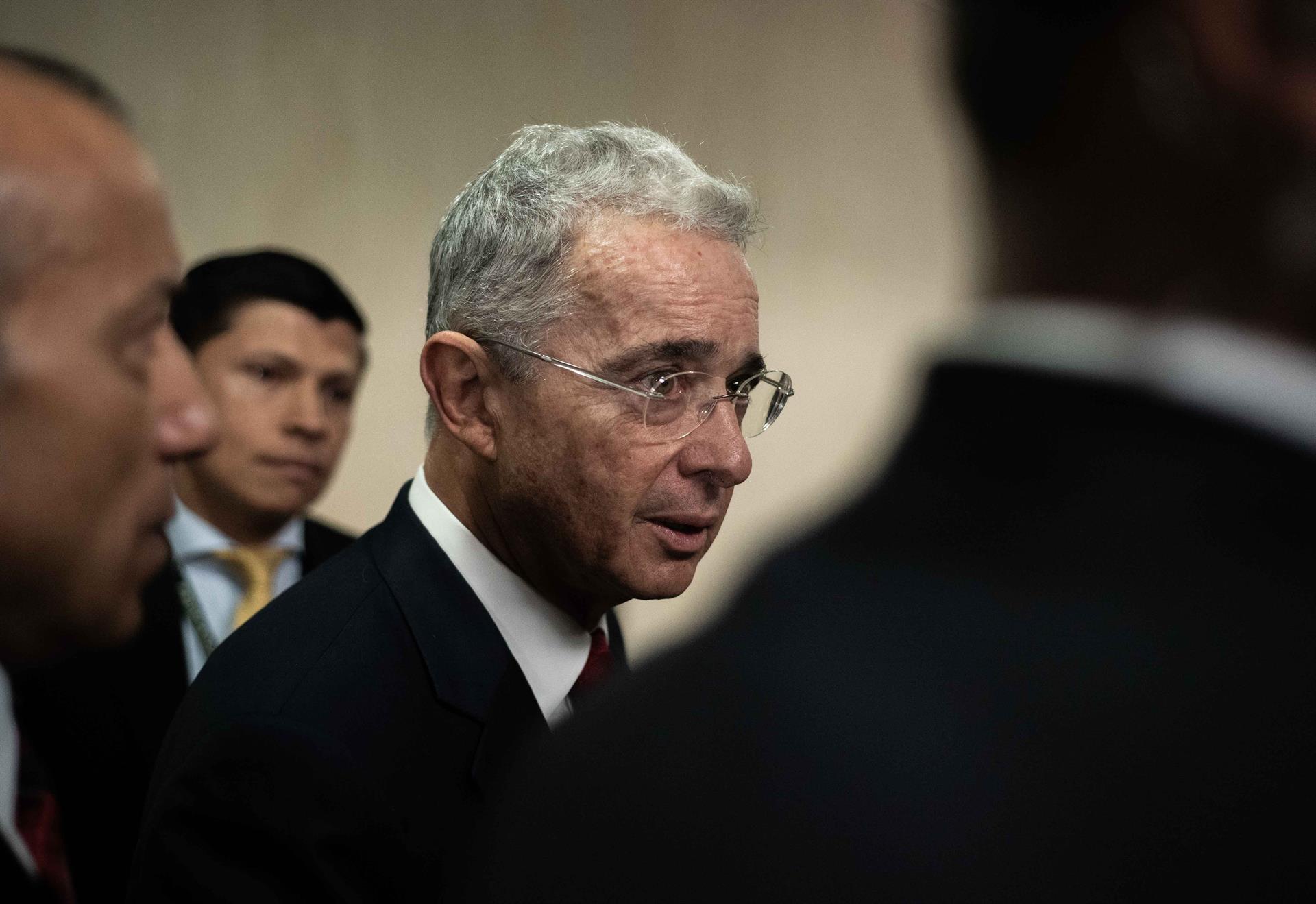 Expresidente Álvaro Uribe denuncia amenazas de seguridad para candidatos políticos