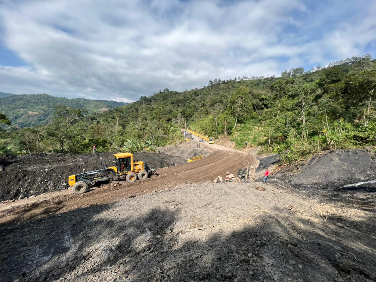 En Cundinamarca reabren la vía Chuguacal-Cambao “Fueron necesarias varias retroexcavadoras»