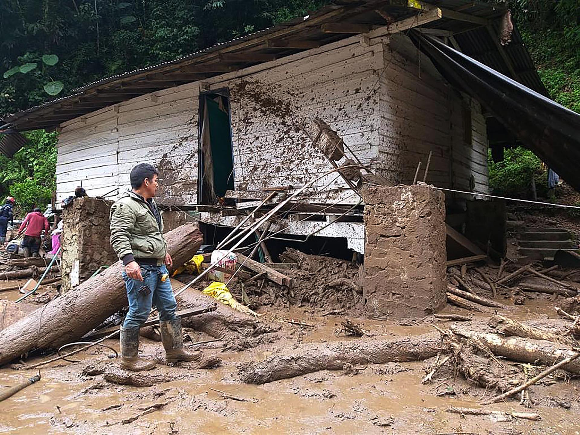 Asciende a 13 el número de muertos por una avalancha en Colombia