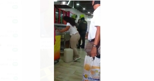 En Cartagena una Mujer compró un dedito, no le gustó y le metió la mano en aceite caliente a vendedora (Ver Video)
