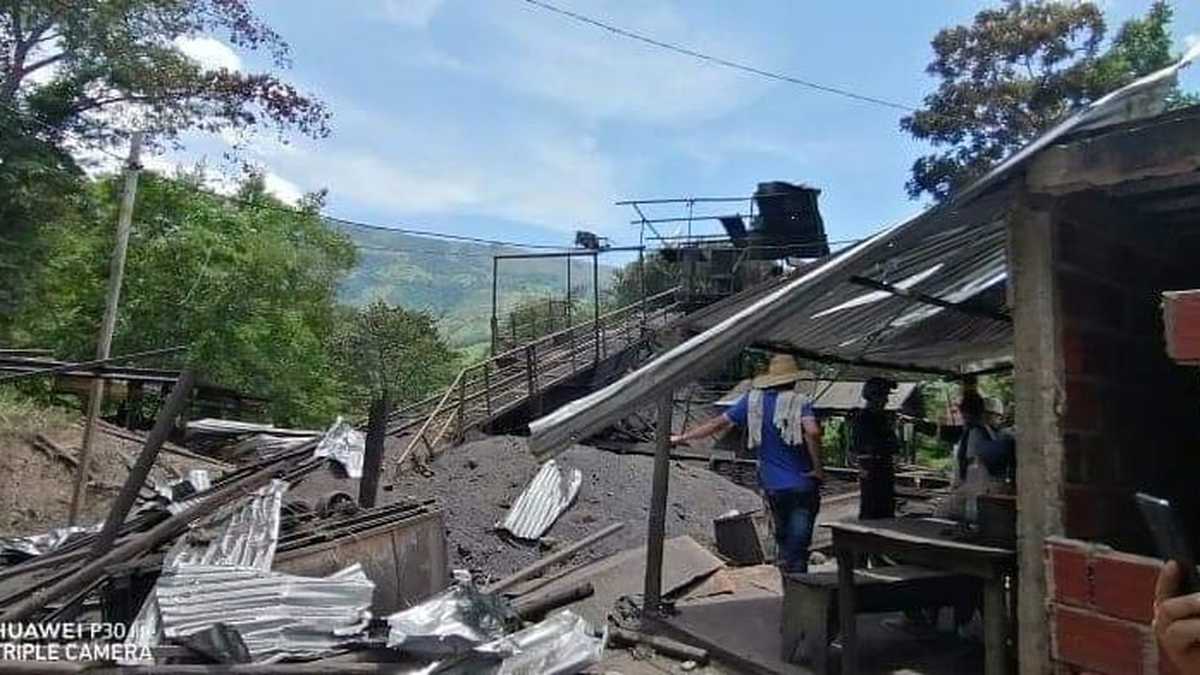 Mueren dos mineros al inhalar gases tóxicos en una mina en Barranco de Loba, Bolívar