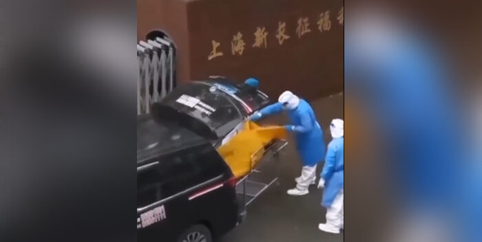 Trasladan a anciano vivo en bolsa de cadáveres en Shanghái