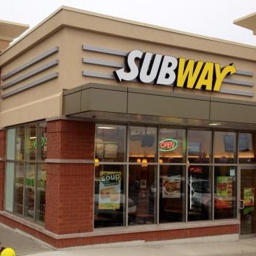 Cliente asesina a empleada de Subway por encontrar mucha mayonesa en su sándwich