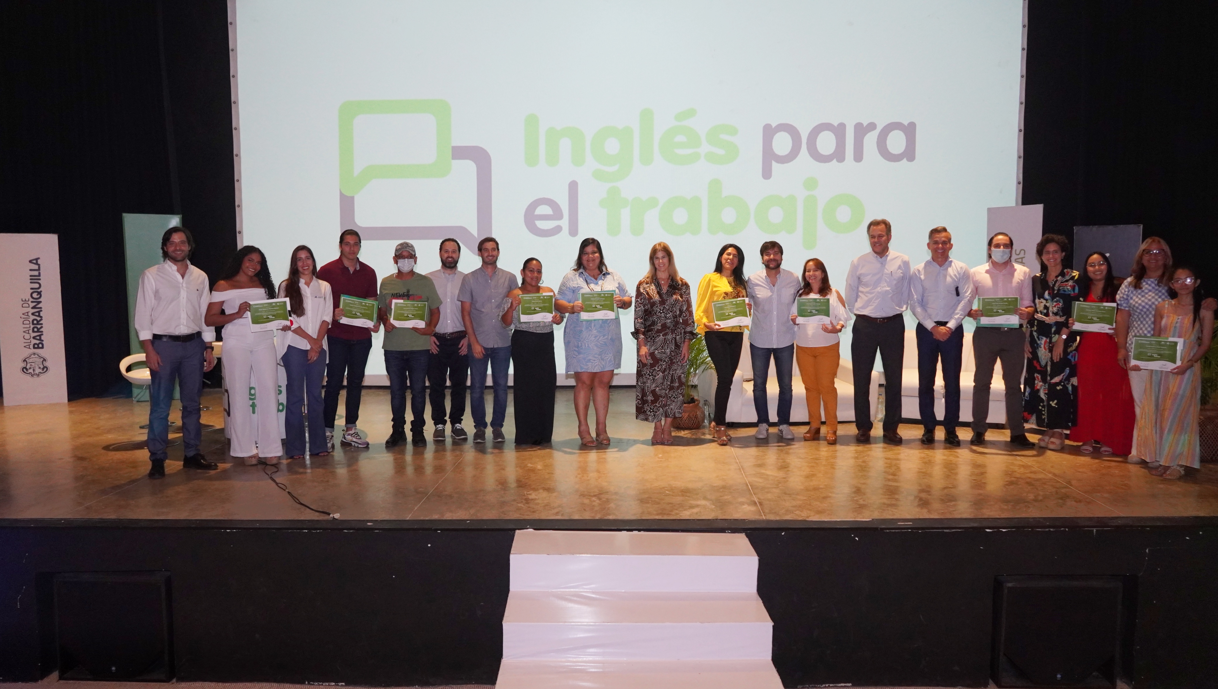 Alcaldía de Barranquilla y Promigas certifican 225 jóvenes bilingües que ya cuentan con empleo formal