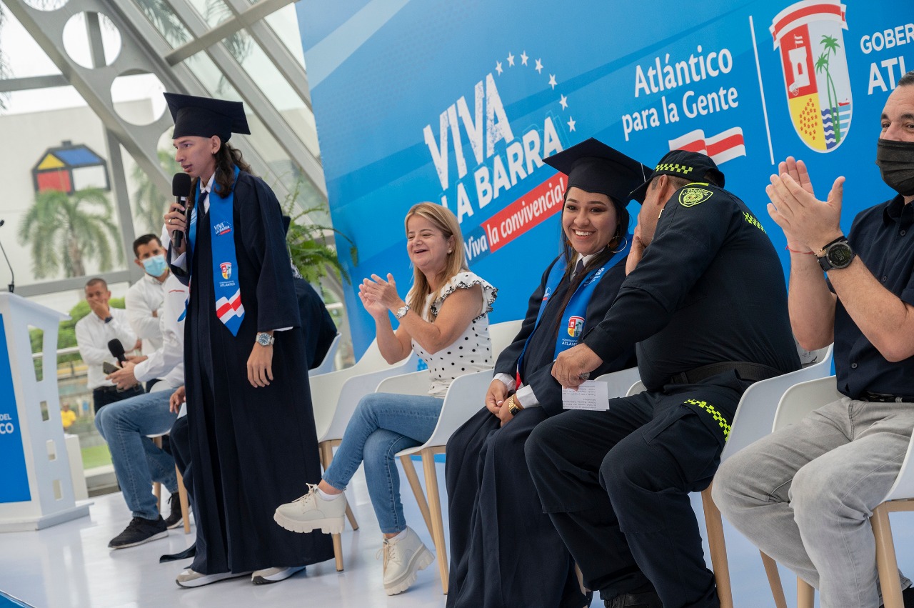 Gobernación del Atlántico graduó a 320 barristas del Junior en la segunda promoción de ‘Viva la Barra’
