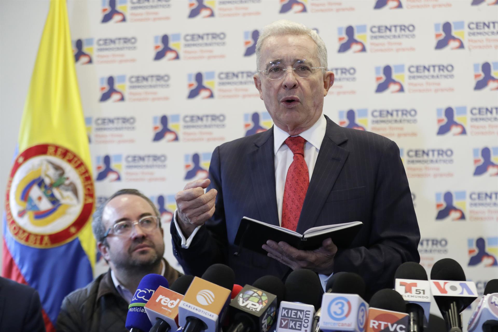 El Expresidente Álvaro Uribe espera mantener abierto un canal de diálogo con el Presidente electo Gustavo Petro tras reunión