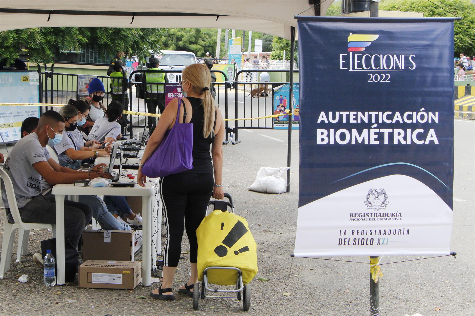 Los colombianos en el exterior comienzan a votar para elegir presidente