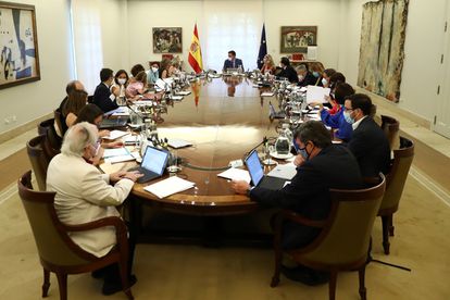 España aprueba reforma del Reglamento de extranjería