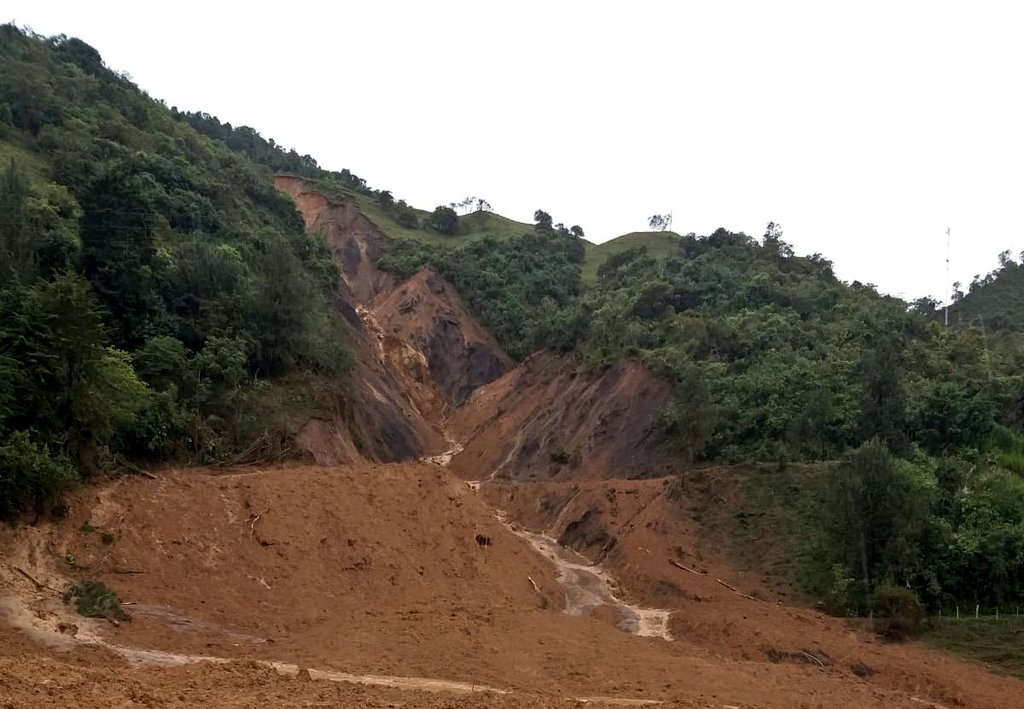 Derrumbe de una ladera deja dos muertos en Antioquia