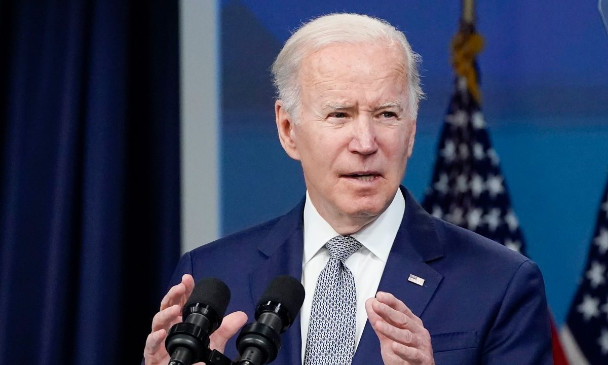 El presidente de Estados Unidos Joe Biden dijo que la decisión de mandar bombas de racimo a Ucrania fue «difícil»