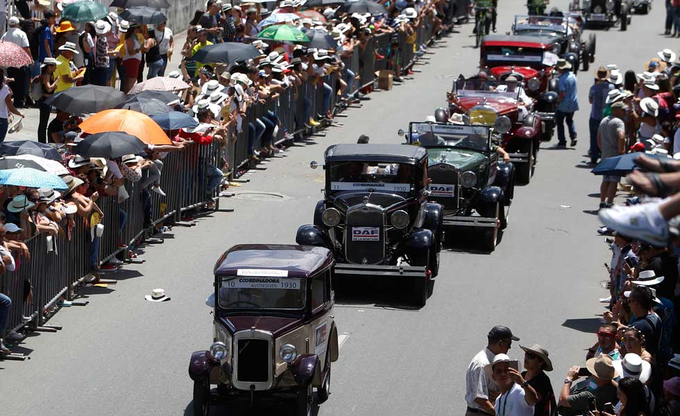 así será el tradicional desfile de Autos Clásicos y Antiguos en Medellin
