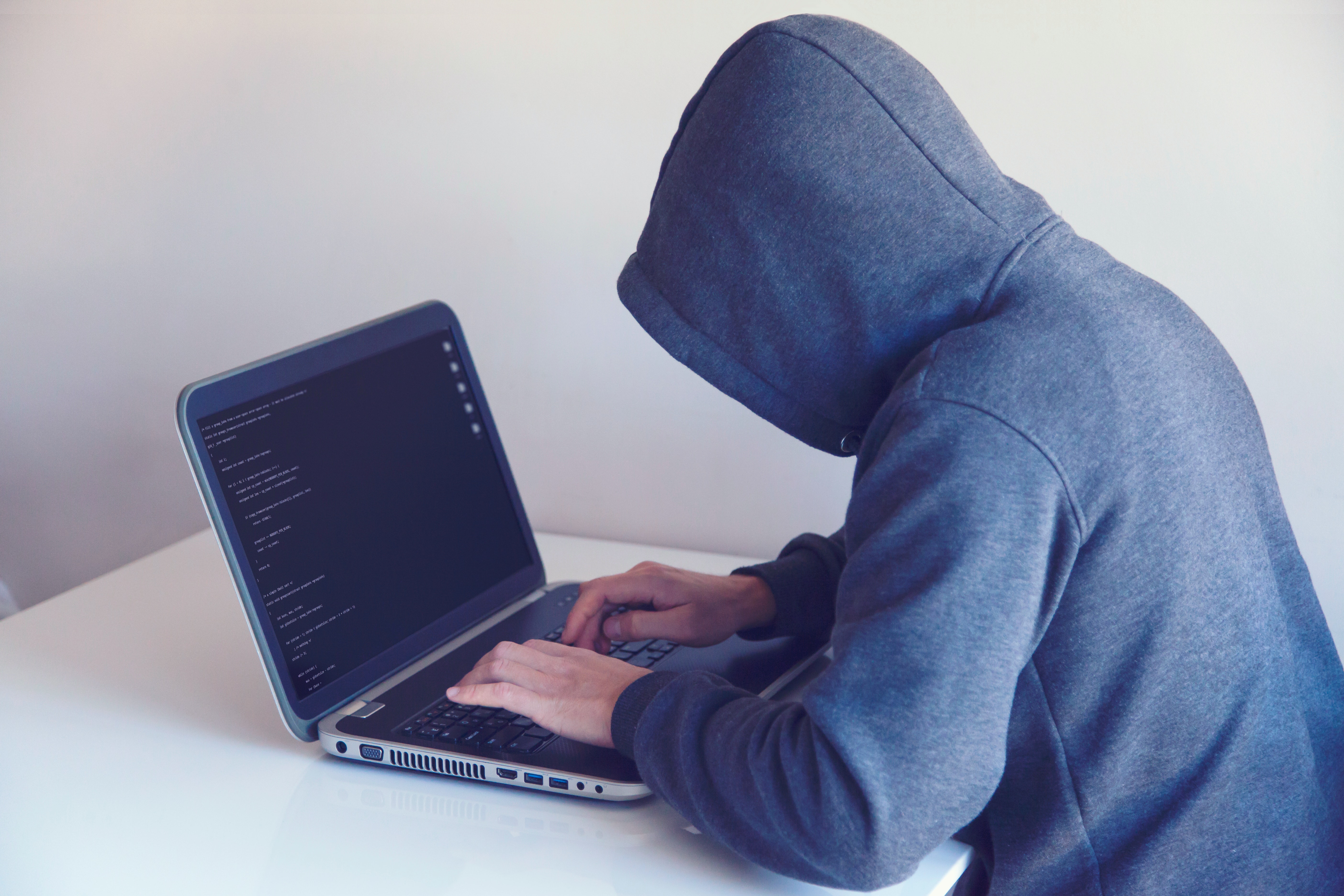 ¿Cómo puede mitigar los robos cibernéticos?