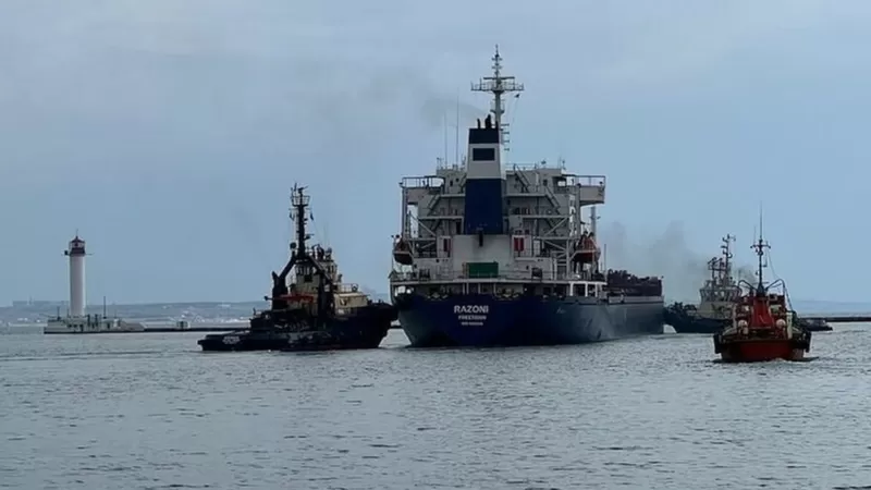 zarpa primer buque granos tras el acuerdo entre Rusia y ucrania