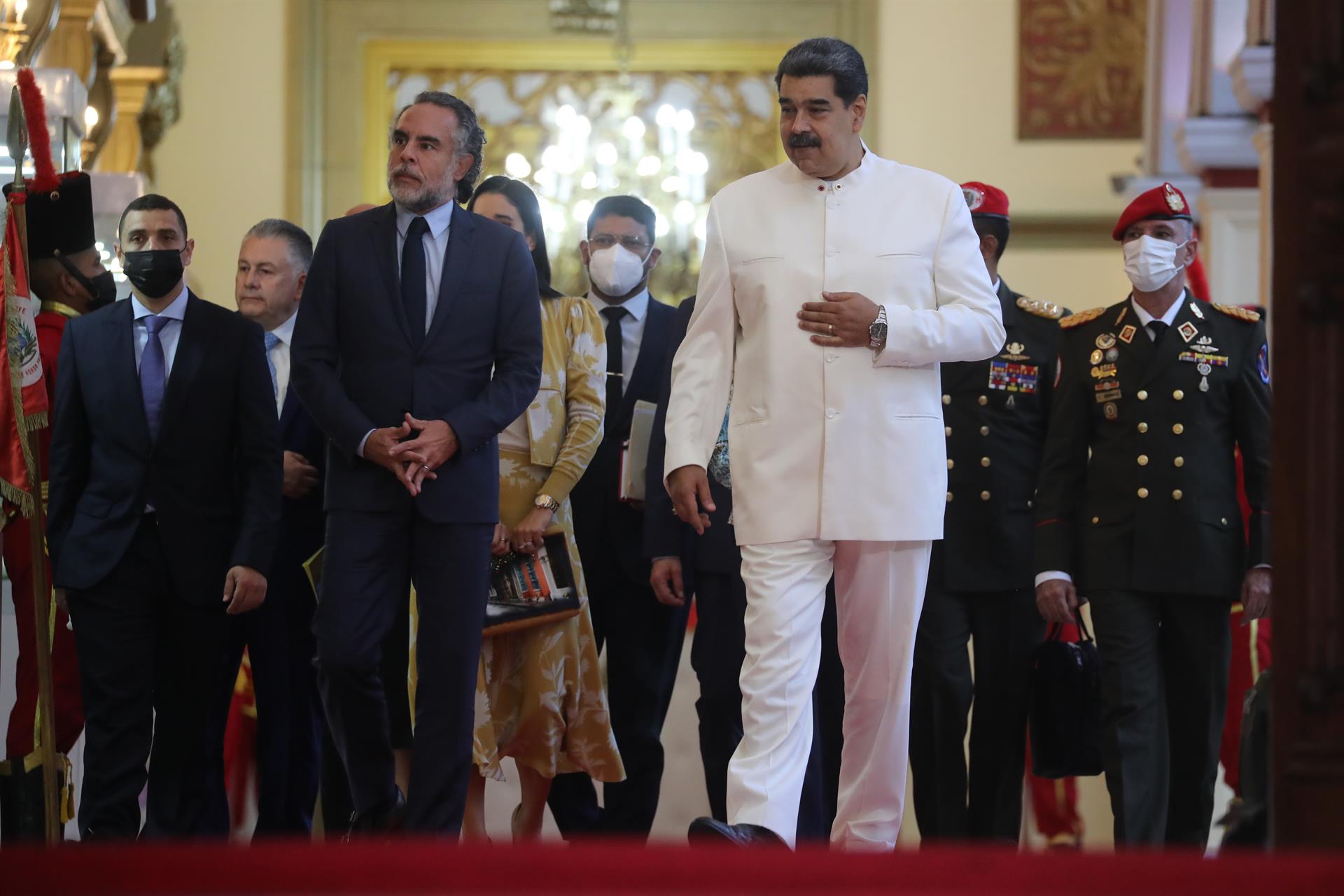 Armando Benedetti presenta las credenciales ante Maduro como nuevo embajador de Colombia en Venezuela
