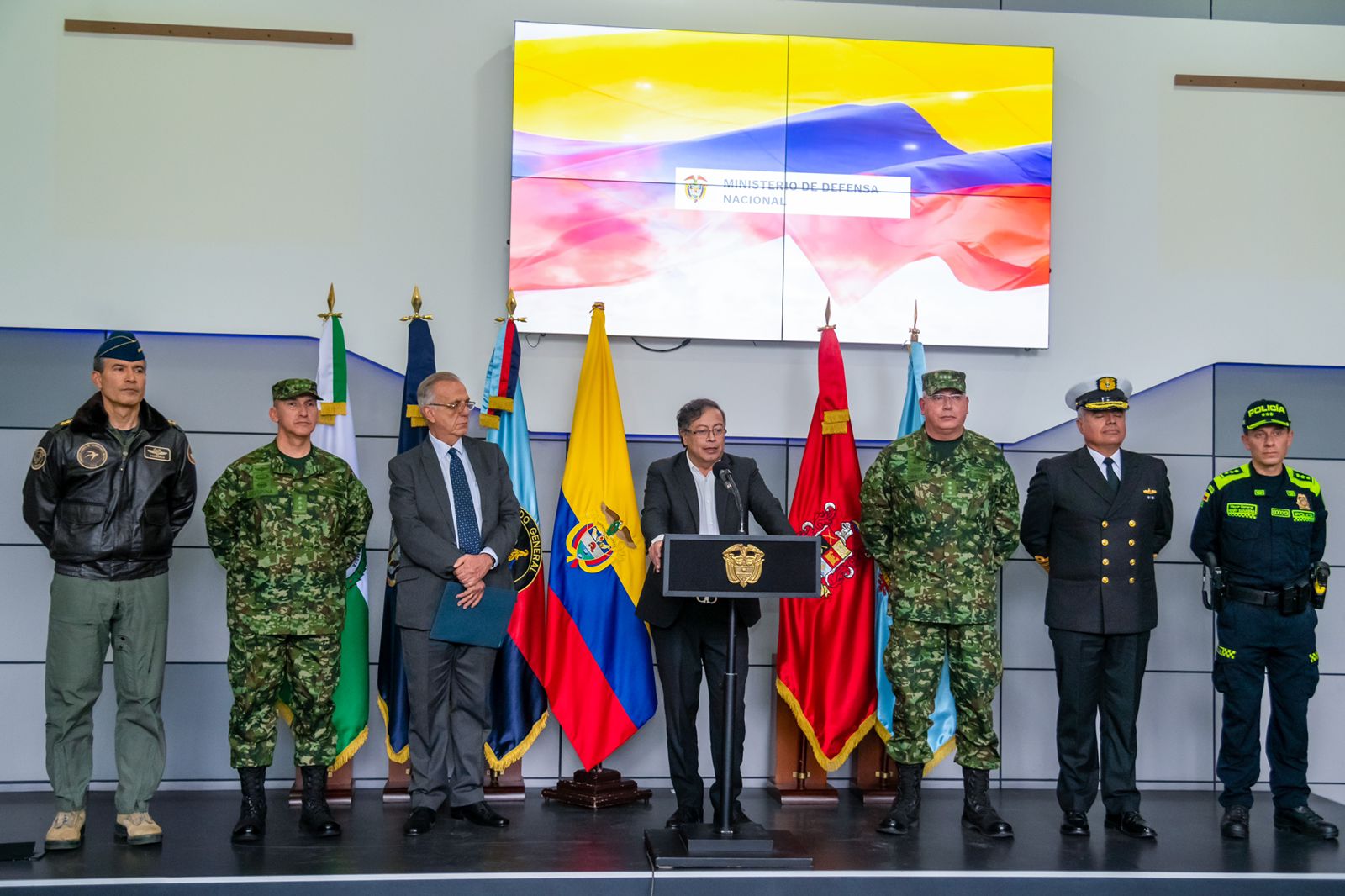 La nueva cúpula de las fuerzas militares y de la policía, fue anunciada por Gustavo Petro