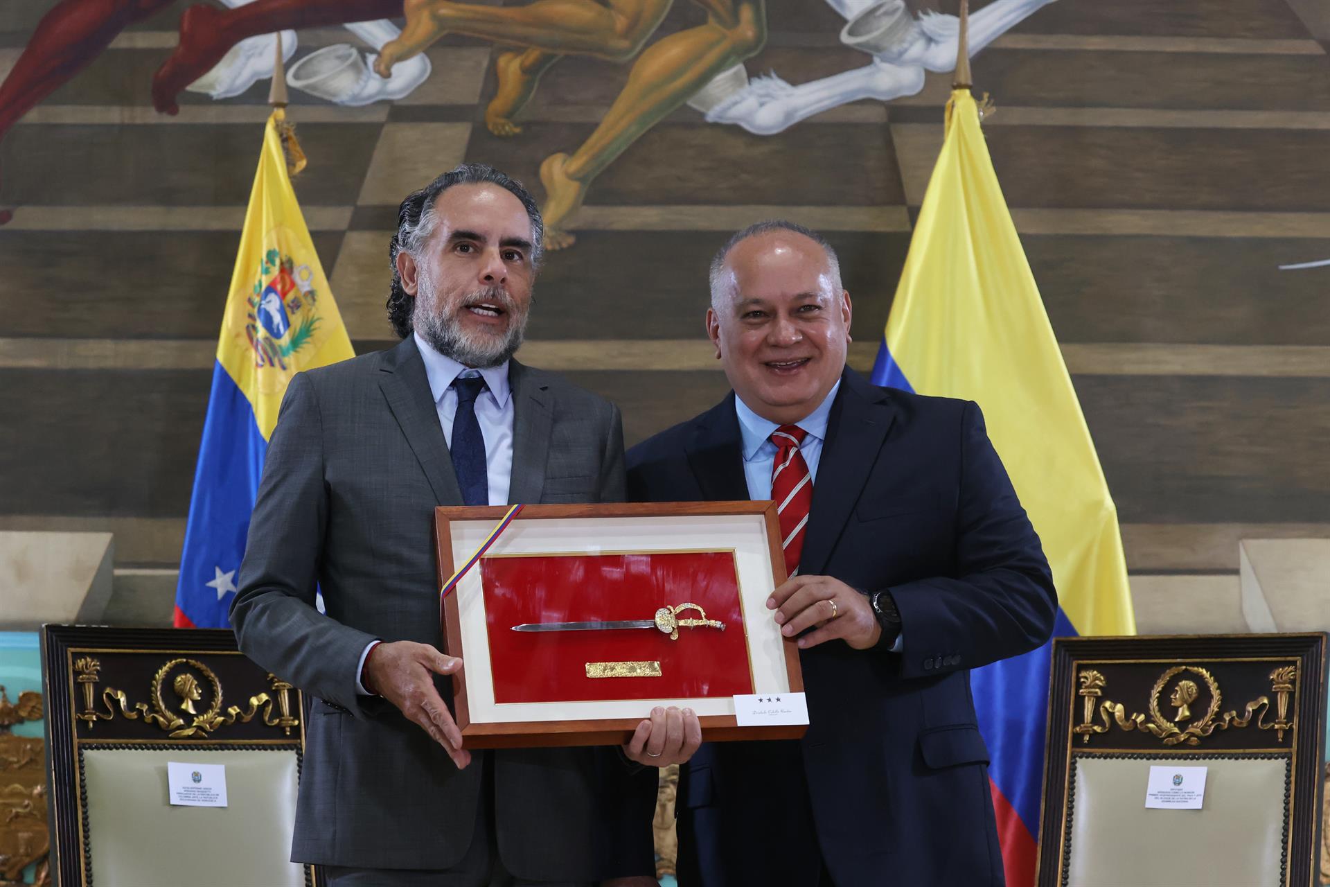 Altos funcionarios del Gobierno de Venezuela reciben al embajador Armando Benedetti