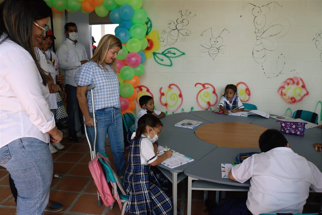 Gobernadora del Atlántico entregó nueva infraestructura educativa en Sabanalarga