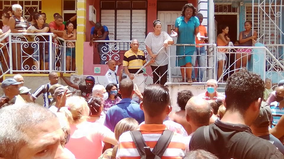 En Santiago de Cuba decenas de personas salieron a protestar por apagones