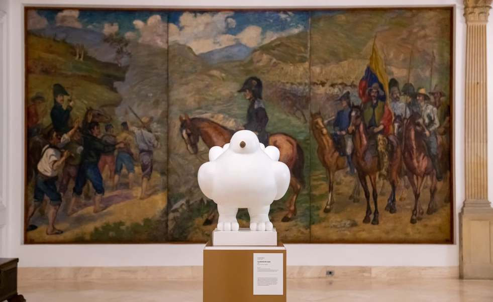 La paloma de la paz de Botero vuelve a la sede presidencial de Colombia